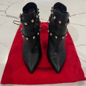 STUNNING Valentino rockstud leather booties - size 7.5